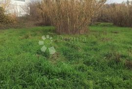 Građevinsko zemljište na frekventnoj lokaciji poslovne zone, Medulin, Land