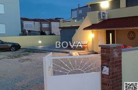 Kuća sa 4 apartmana 240 m2 – Nin *Prvi red do mora* (ID-2241), Nin, بيت