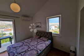 2 Apartmana na Pagu, Pag, Kвартира