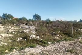 VODICE GRAĐEVINSKO ZEMLJIŠTE U MIRNOM DIJELU 1018 M2, Vodice, Tierra