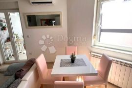 Renoviran stan s pogledom na more, Ližnjan, Appartement