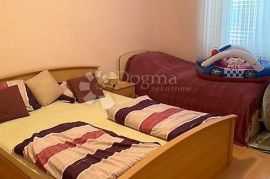 Grad Krk, apartman sa okućnicom 150 m od mora, Krk, Stan