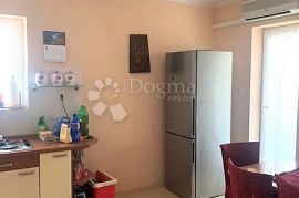 Grad Krk, apartman sa okućnicom 150 m od mora, Krk, Appartment