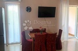 Grad Krk, apartman sa okućnicom 150 m od mora, Krk, Kвартира