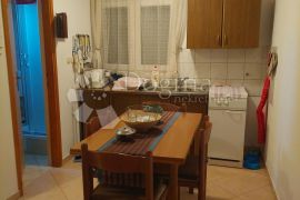 Kuća sa šest apartmana, Pirovac, Famiglia