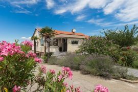 Vila sa bazenom i prekrasnom okućnicom, Kaštelir-Labinci, Casa