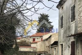 Kamena kuća u nizu Orbanići-za adaptaciju, Marčana, Σπίτι