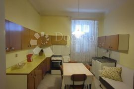 PULA - prostran stan, visoko prizemlje, Vidikovac, Pula, Apartamento