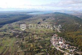 Zadar, Radovin, Građevinsko zemljište 2045m2, Ražanac, Tierra