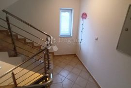 Klimno apartman 73 m2 300m od mora, Dobrinj, Appartment