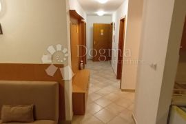 Klimno apartman 73 m2 300m od mora, Dobrinj, Flat