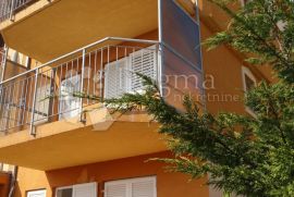 SELCE, kuća sa 4 apartmana na mirnoj lokaciji, Crikvenica, House