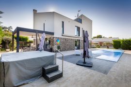 Luksuzna villa sa bazenom, 100 metara od mora!, Fažana, Famiglia