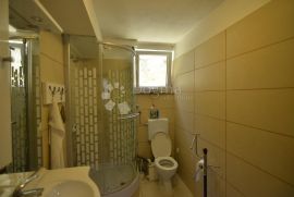 KUĆA SA 6 APARTMANA - KRK, Krk, بيت