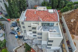 OPATIJA, CENTAR - veći stan 80m2 u novogradnji u centru Opatije, terasa, garaža, pogled na more, Opatija, Διαμέρισμα