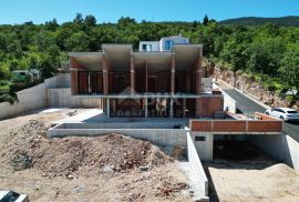 OPATIJA, SV. JELENA - villa 250m2 s panoramskim pogledom na more i bazenom + uređena okućnica 1200m2, Mošćenička Draga, Ev