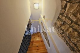 Imanje s renoviranom kamenom kućom, vrtom i bazenom, Sveti Lovreč, House