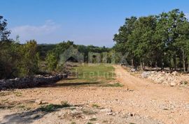 Otok Krk, Šilo -  Očišćeno, ravno poljoprivredno zemljište, buduće građevinsko, 600m do prekrasnih plaža, mora i supermarketa s pristupnim putem !, Dobrinj, Tierra