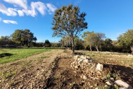 Otok Krk, Šilo -  Očišćeno, ravno poljoprivredno zemljište, buduće građevinsko, 600m do prekrasnih plaža, mora i supermarketa s pristupnim putem!, Dobrinj, Tierra