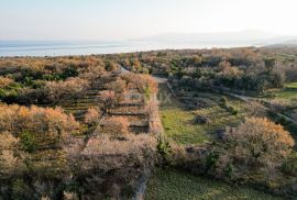 Otok Krk, Šilo -  Očišćeno, ravno poljoprivredno zemljište, buduće građevinsko, 600m do prekrasnih plaža, mora i supermarketa s pristupnim putem!, Dobrinj, Terrain