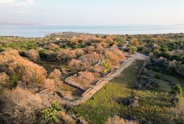 Otok Krk, Šilo -  Očišćeno, ravno poljoprivredno zemljište, buduće građevinsko, 600m do prekrasnih plaža, mora i supermarketa s pristupnim putem!, Dobrinj, Tierra