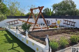 Kuća 129 m2 – Debeljak *Bazen* (ID-2375), Sukošan, House