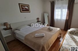 Kuća 129 m2 – Debeljak *Bazen* (ID-2375), Sukošan, Maison