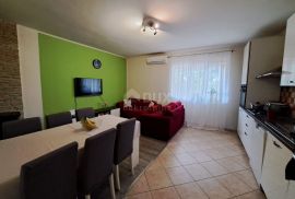 RIJEKA, TRSAT 1s+db stan u prizemlju na mirnoj lokaciji, Rijeka, Appartment