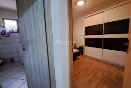 RIJEKA, TRSAT 1s+db stan u prizemlju na mirnoj lokaciji, Rijeka, Appartment