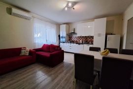 RIJEKA, TRSAT 1s+db stan u prizemlju na mirnoj lokaciji, Rijeka, Appartment