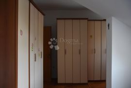 TOP STAN U SESVETAMA + GARAŽA, Sesvete, Appartement