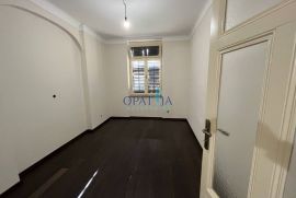 Opatija- strogi centar stan 64 m2 novouređen sa parkingom, Opatija, Flat