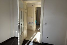 Opatija- strogi centar stan 64 m2 novouređen sa parkingom, Opatija, Διαμέρισμα