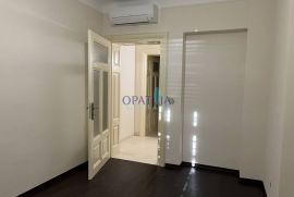 Opatija- strogi centar stan 64 m2 novouređen sa parkingom, Opatija, Appartement