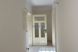 Opatija- strogi centar stan 64 m2 novouređen sa parkingom, Opatija, Apartamento