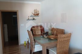 CRIKVENICA, HRUSTA - dva apartmana s pogledom na more, Crikvenica, Kвартира