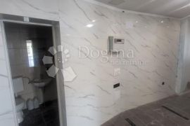 Ekskluzivan poslovni prostor Zenta !!!, Split, Commercial property