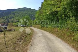 GRAĐEVINSKO ZEMLJIŠTE U BLIZINI SLOVENSKE GRANICE, Buzet, Tierra