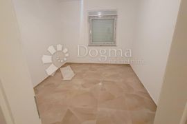 MODERNA NOVOGRADNJA 255 m2, Sesvete, Famiglia