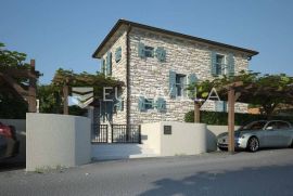 Istra, Ližnjan, prekrasna kamena kuća NKP 116m2 sa vrtom i bazenom, Ližnjan, Casa