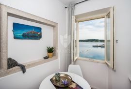 Rovinj, tri atraktivna apartmana u prvom redu do mora, Rovinj, Stan