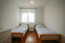 KOSTRENA OBITELJSKA KUĆA SA BAZENOM NAJAM, Kostrena, House