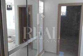 SNIŽENO-Vila sa bazenom 223 m2,P+1,okućnica 1540 m2,pogled na more, Raša, بيت