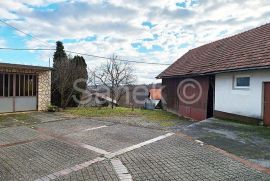 Kuća s pomoćnim objektom - Gornja Purgarija, Klinča Sela, House