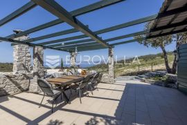 Brač, Splitska, bajkovito imanje - maslinik s kućom i projektom na parceli površine 37.000 m2., Supetar, Arazi
