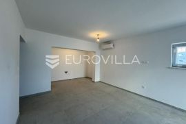 Istra, Fažana, prostran stan sa vrtom, 500 m od mora, useljivo, Fažana, Appartment