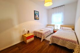 MODERNA GRADNJA - PREDIVNI PENTHOUSE SA GARAŽOM, Crikvenica, Apartamento