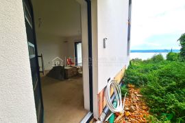 PRIZEMLJE SA OKUĆNICOM I PANORAMSKIM POGLEDOM, Crikvenica, Apartamento