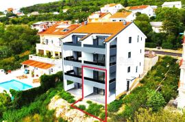 NOVOGRADNJA SA OKUĆNICOM I PANORAMSKIM POGLEDOM, Crikvenica, Apartamento