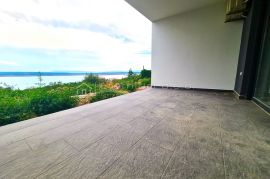 NOVOGRADNJA SA OKUĆNICOM I PANORAMSKIM POGLEDOM, Crikvenica, Flat